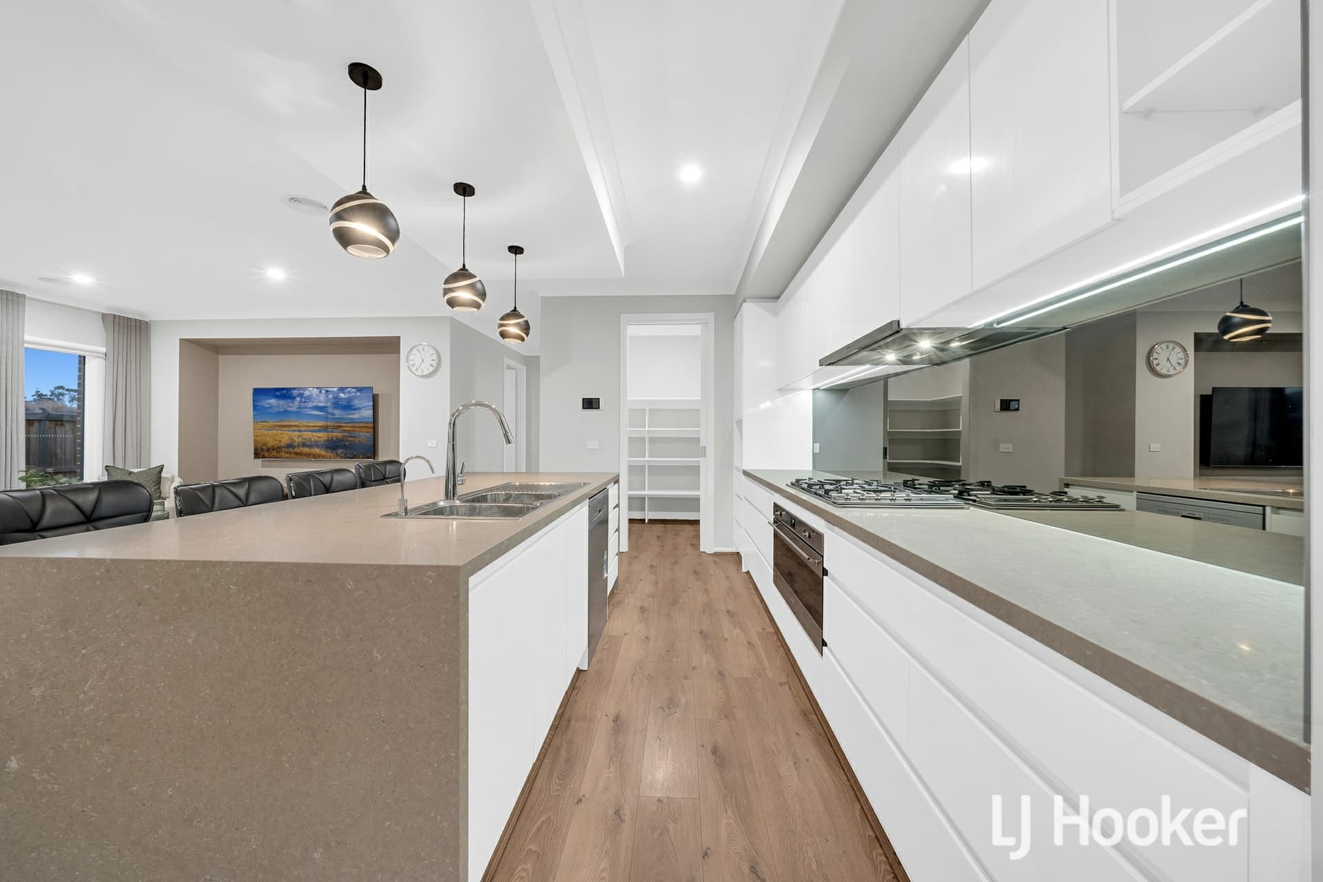 17 Liwen Street Clyde North VIC, Clyde North - Thumbnail 7