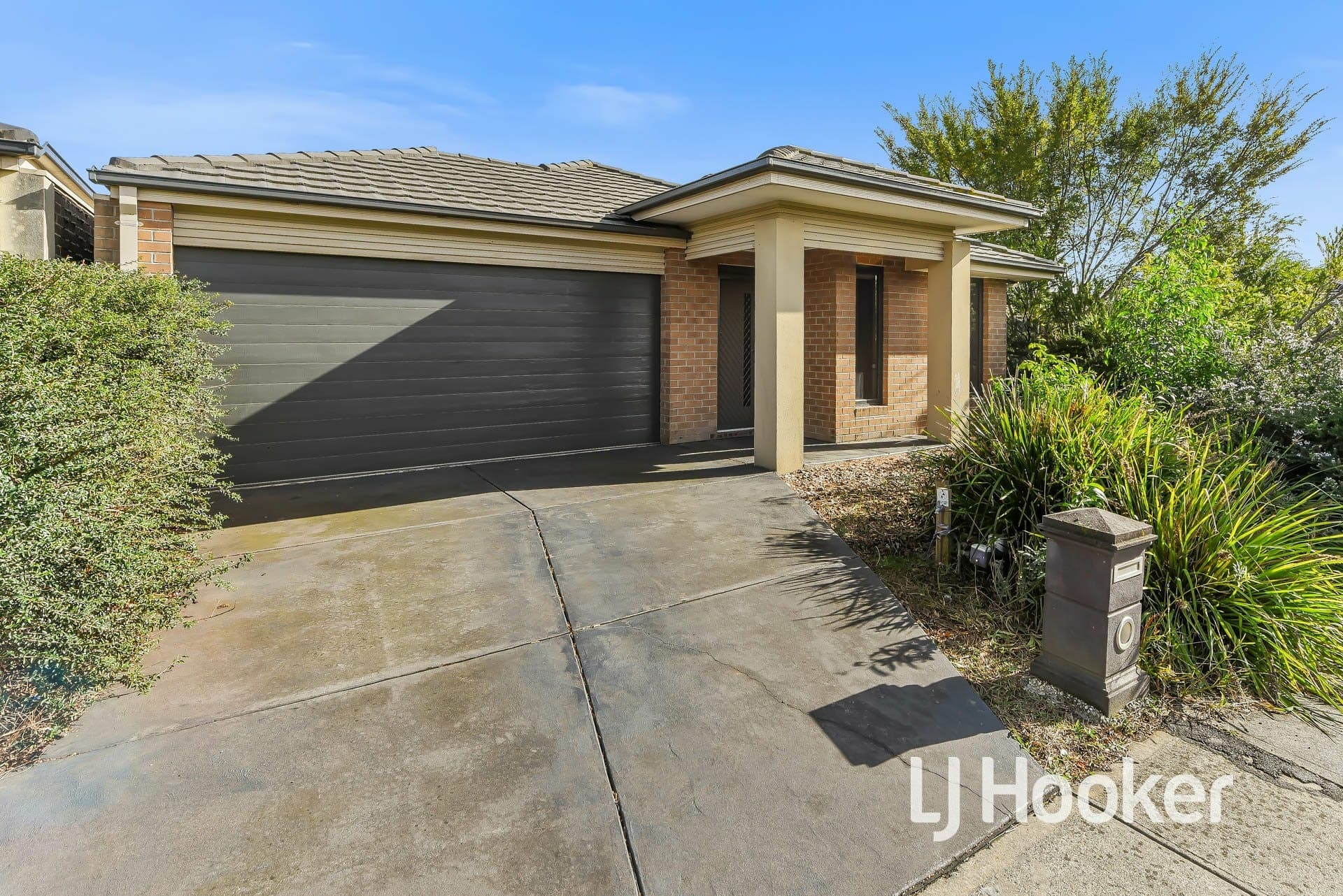 2 Gawler Way Clyde North VIC, Clyde North - Image 1