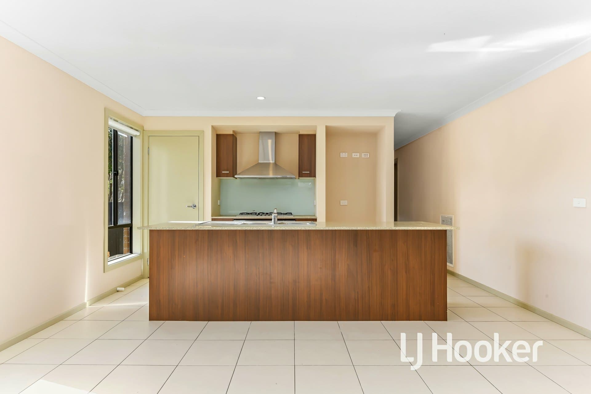 2 Gawler Way Clyde North VIC, Clyde North - Thumbnail 3