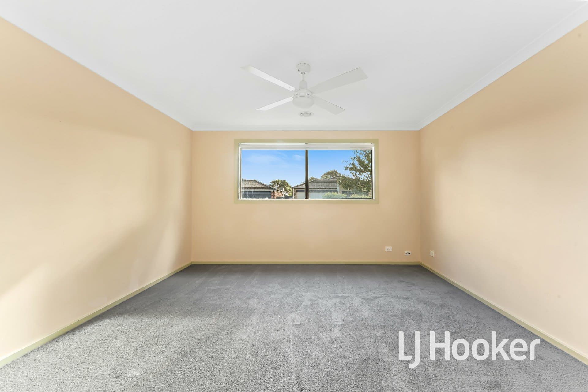 2 Gawler Way Clyde North VIC, Clyde North - Thumbnail 4