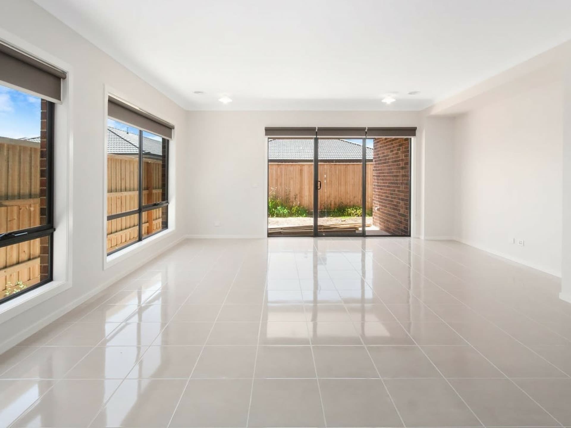 35 Skylark Boulevard Clyde North VIC, Clyde North - Thumbnail 2