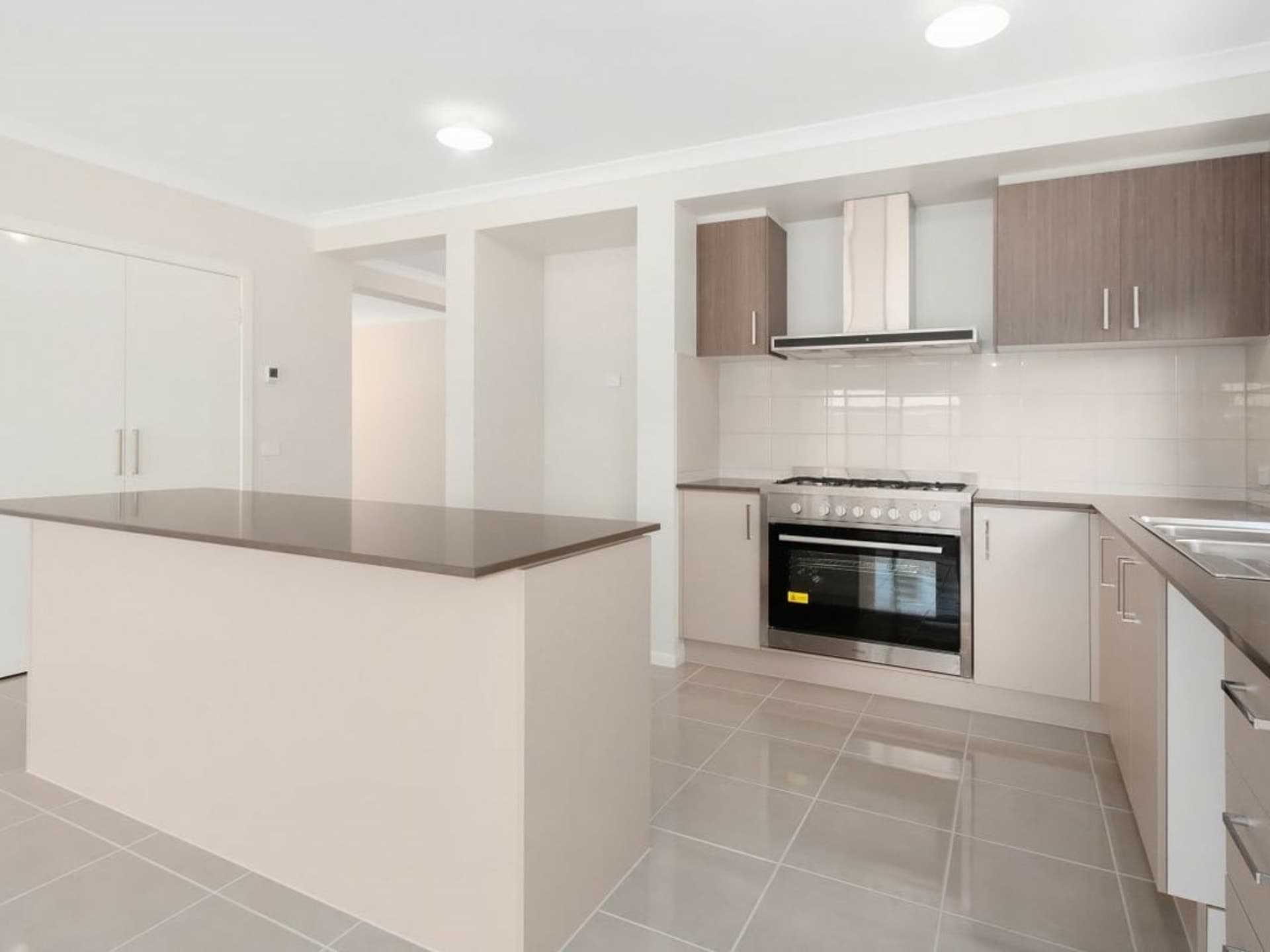 35 Skylark Boulevard Clyde North VIC, Clyde North - Thumbnail 4
