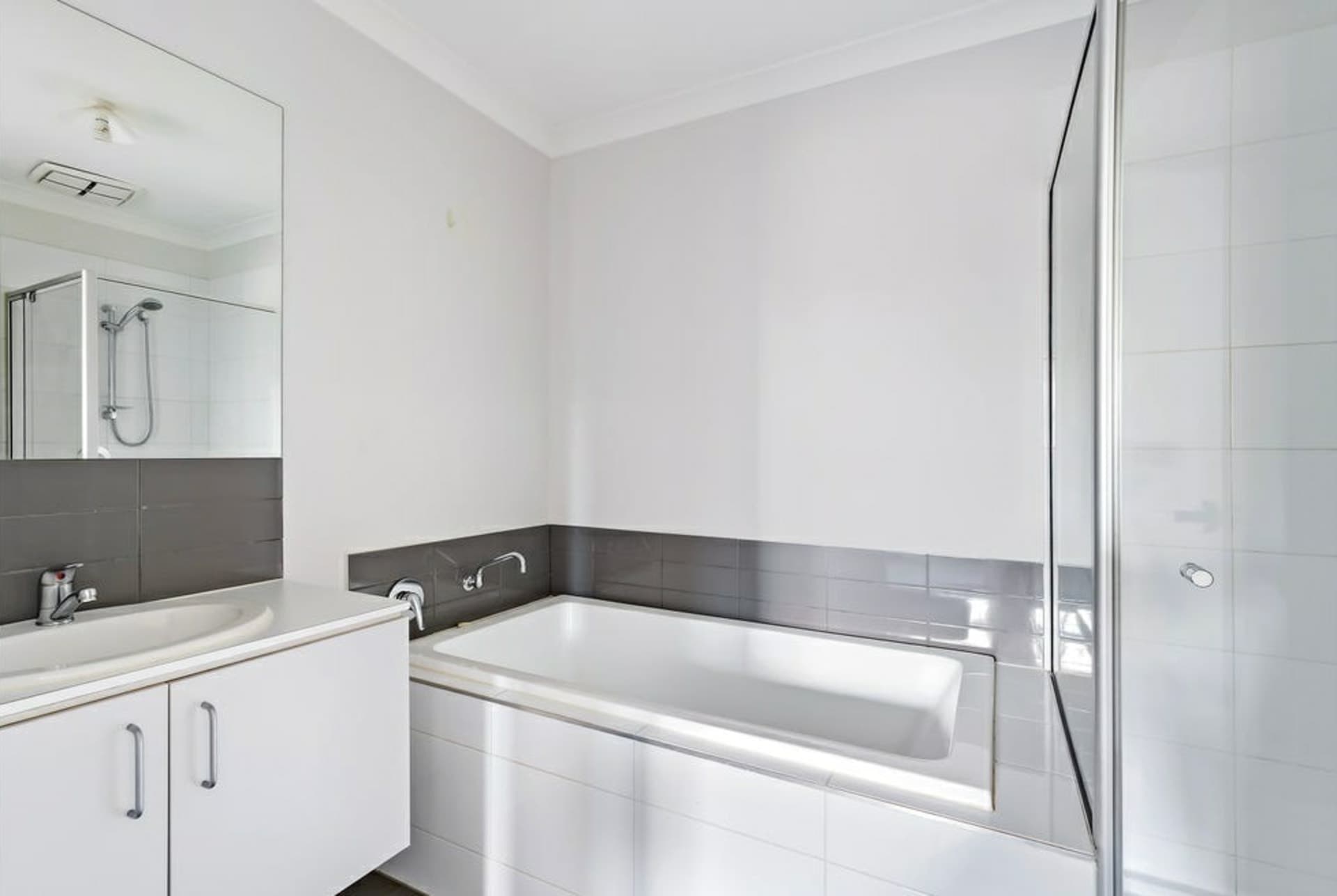 22 Carisbrooke Way Clyde North VIC, Clyde North - Thumbnail 8