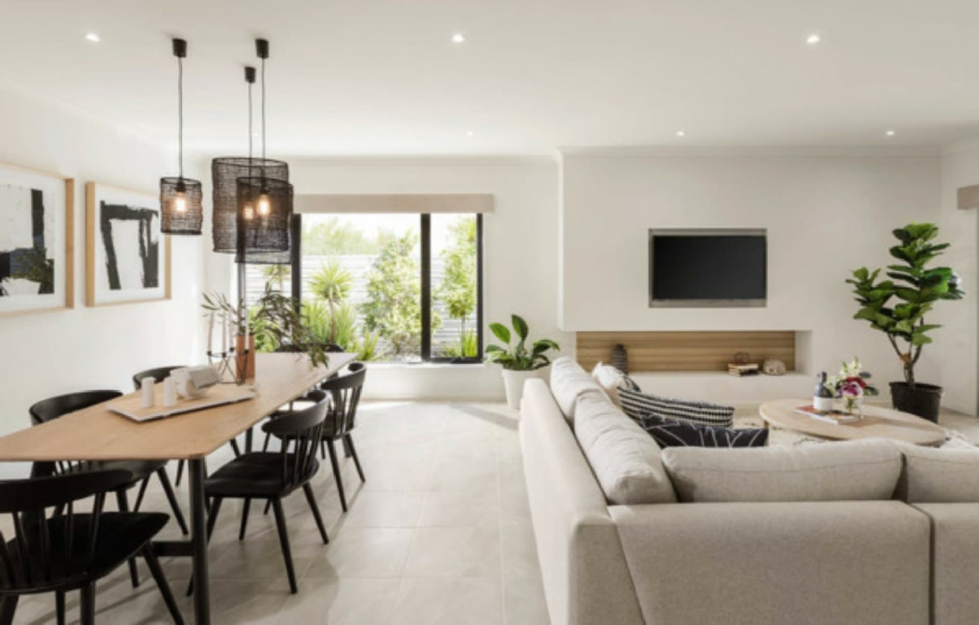 8 Tallrush Street Clyde North VIC, Clyde North - Thumbnail 2