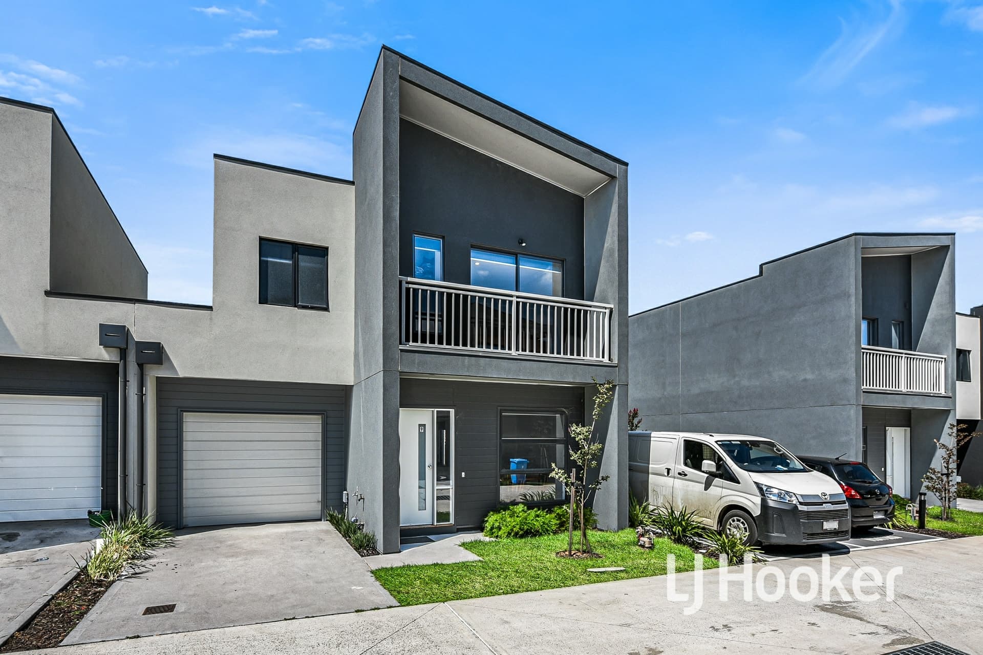 9 Randwick Lane Clyde North VIC, Clyde North - Thumbnail 2