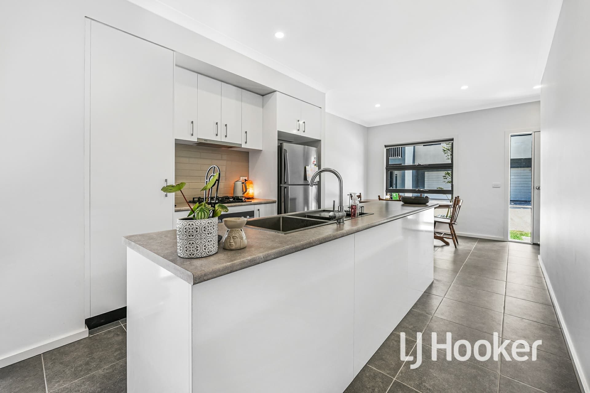 9 Randwick Lane Clyde North VIC, Clyde North - Thumbnail 6