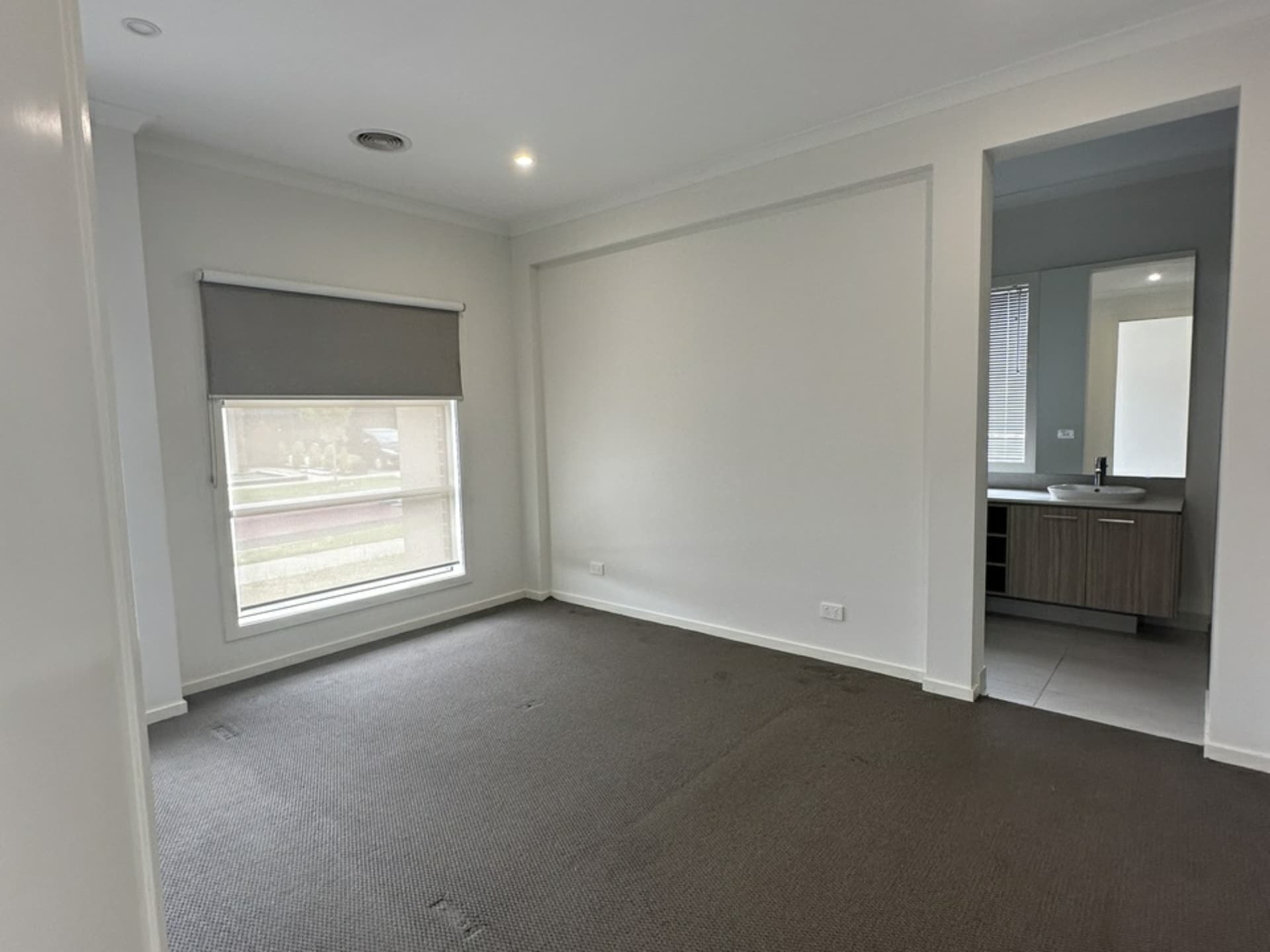 15 Orpington Drive Clyde North VIC, Clyde North - Thumbnail 5