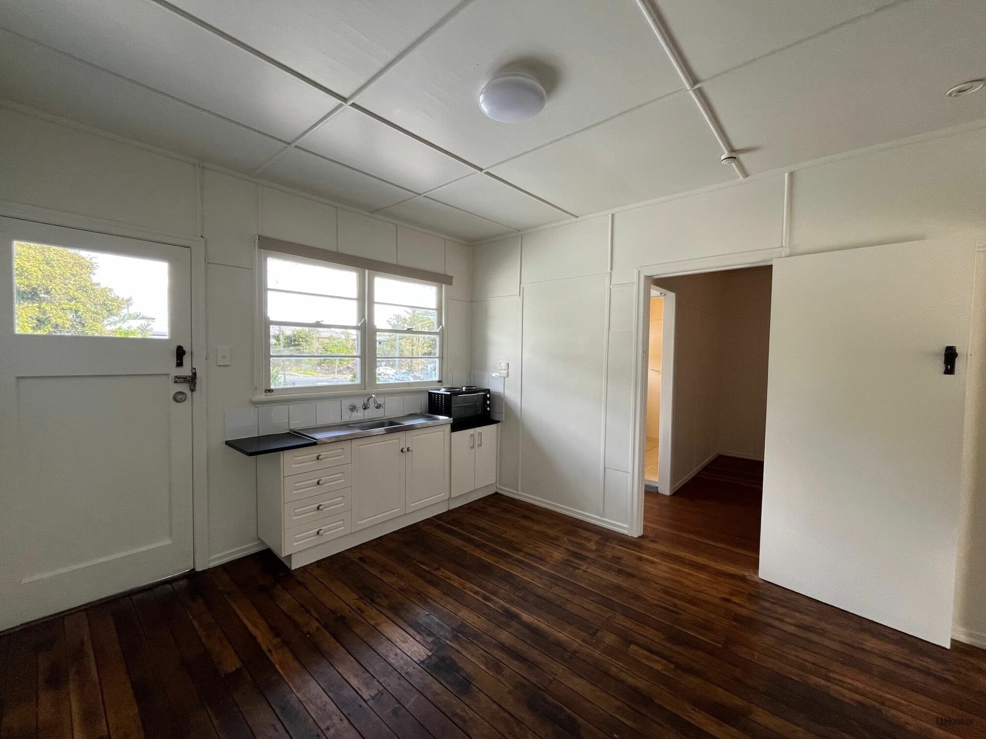 2/12 Haig Street Coolangatta QLD, Coolangatta - Thumbnail 4