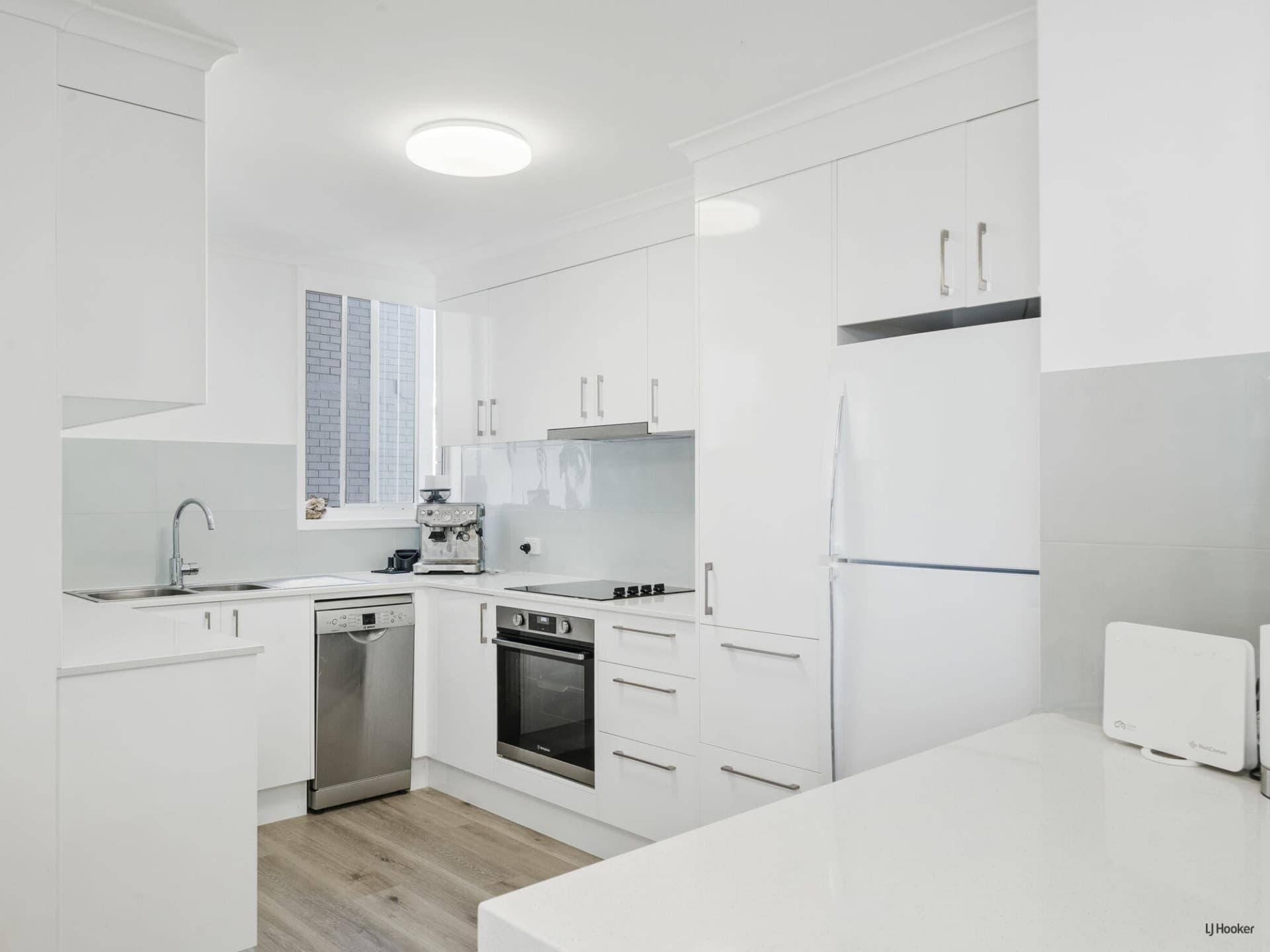 20/32, Coolangatta - Image 1