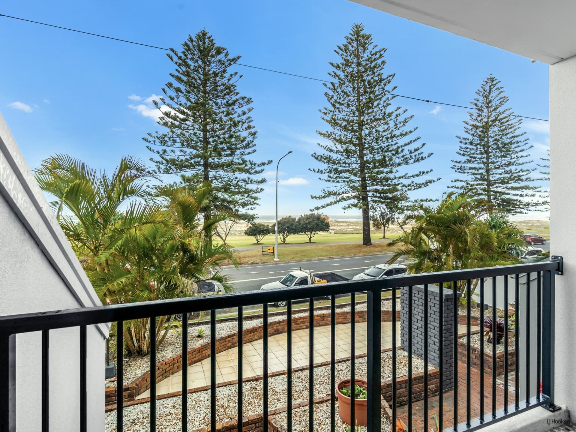 10/12, Coolangatta - Image 1