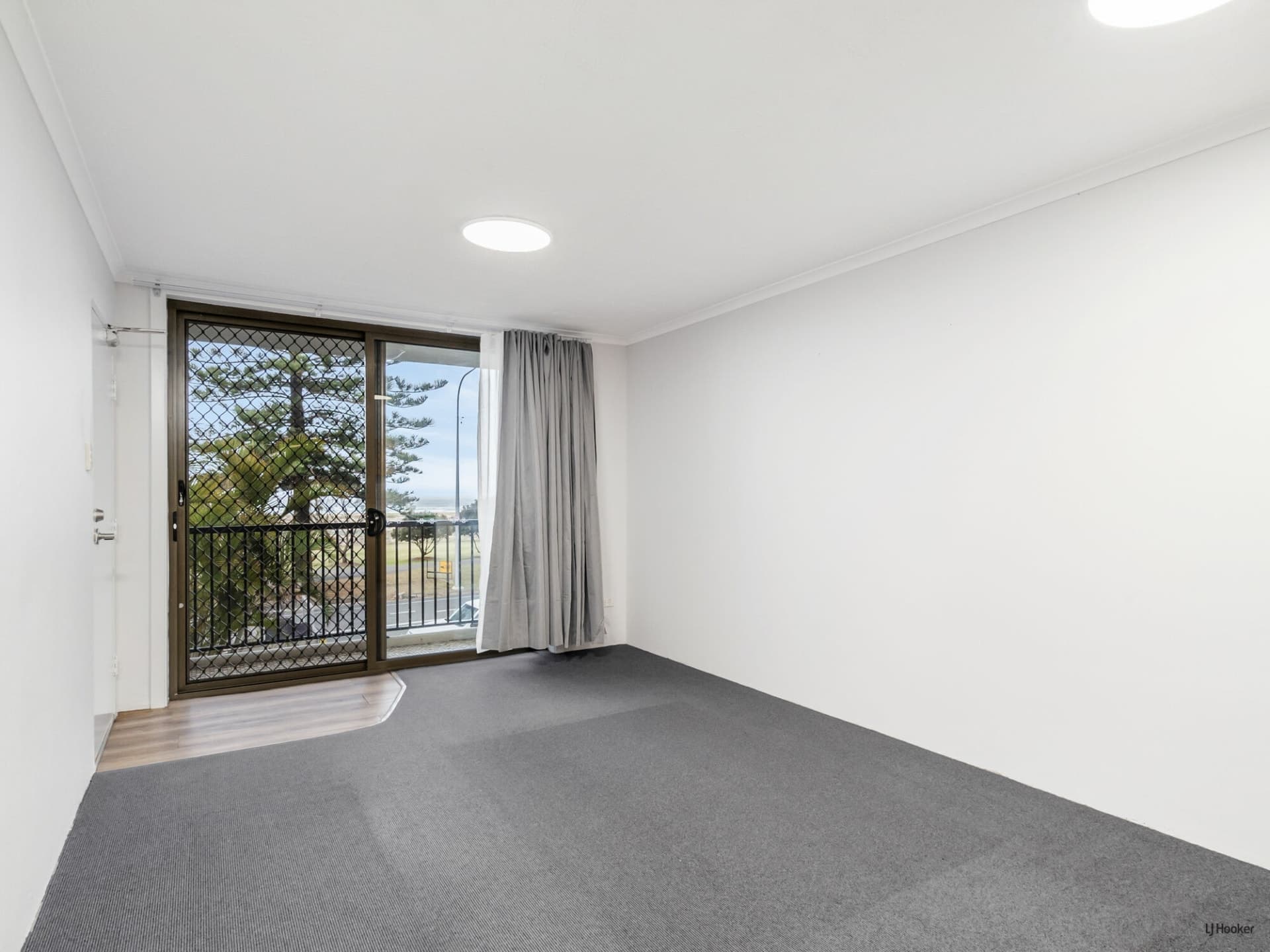 10/12, Coolangatta - Thumbnail 3