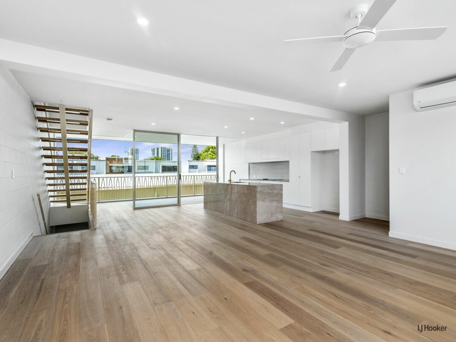 2/10 Simpson Street Coolangatta QLD, Coolangatta - Thumbnail 3