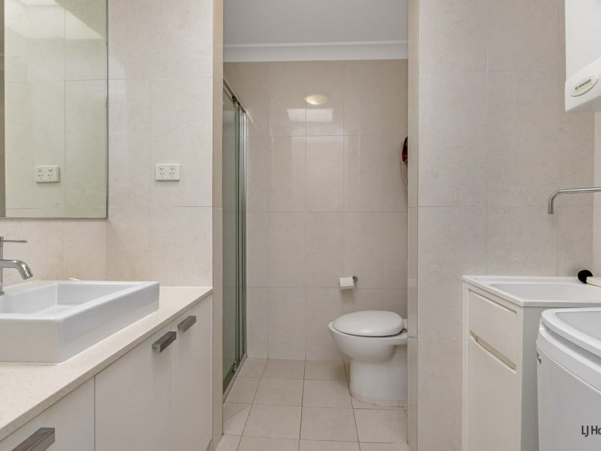 17/12, Coolangatta - Image 1