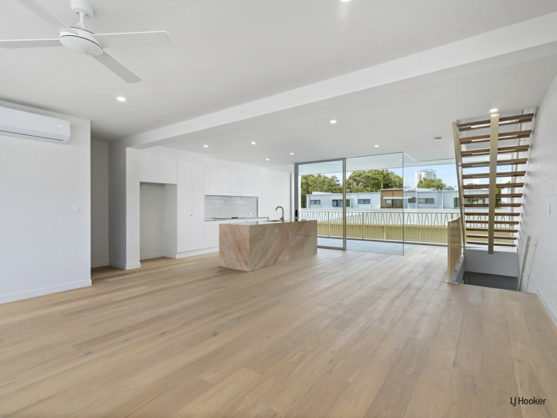 3/10 Simpson Street Coolangatta QLD, Coolangatta - Thumbnail 2