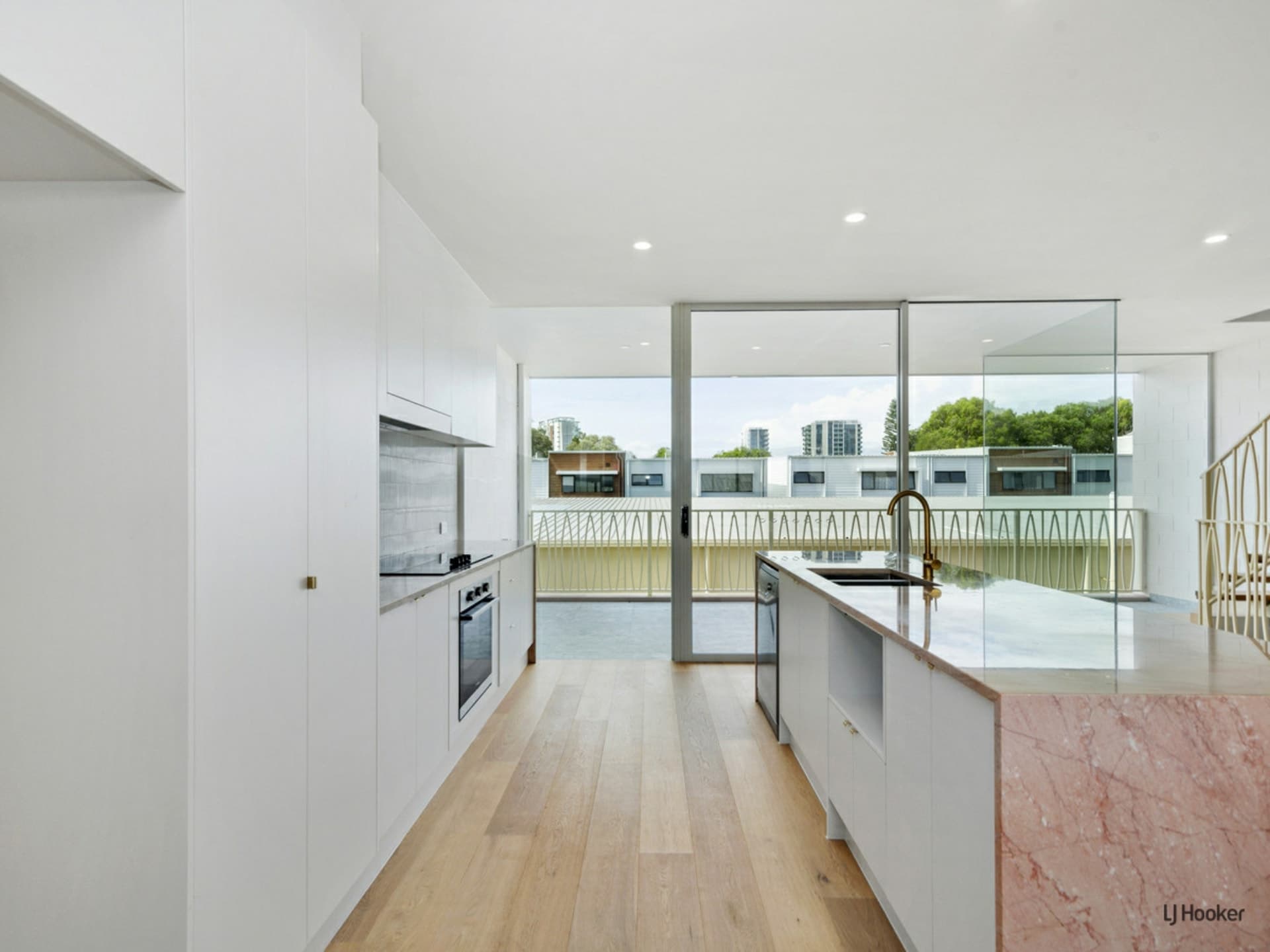 3/10 Simpson Street Coolangatta QLD, Coolangatta - Thumbnail 3