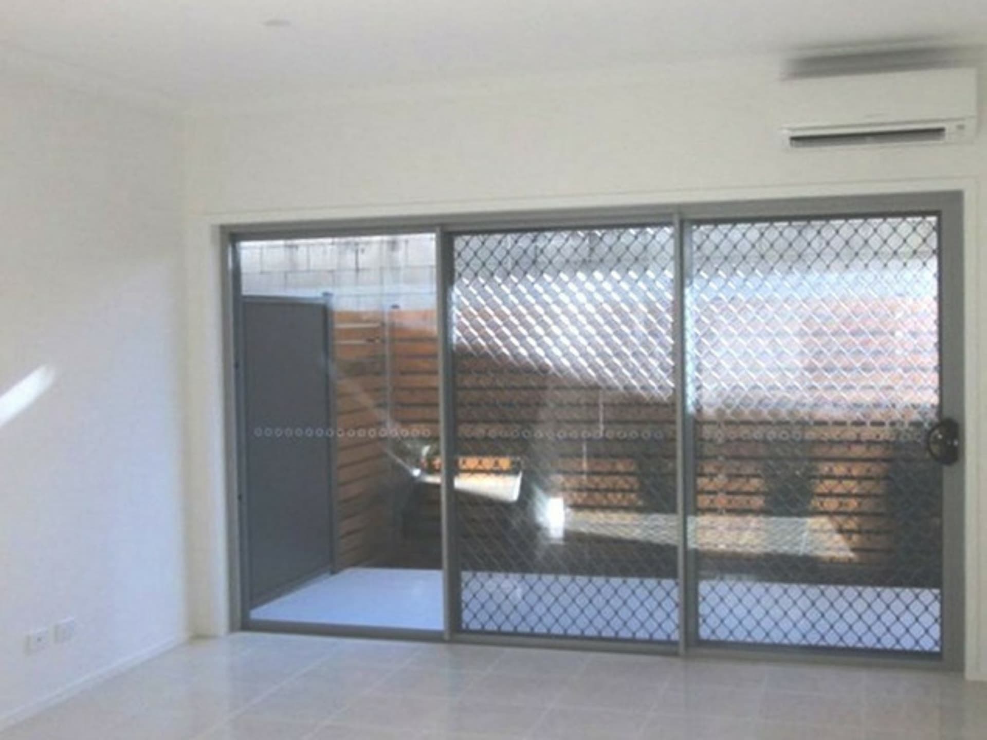 6/460, Coombabah - Thumbnail 3