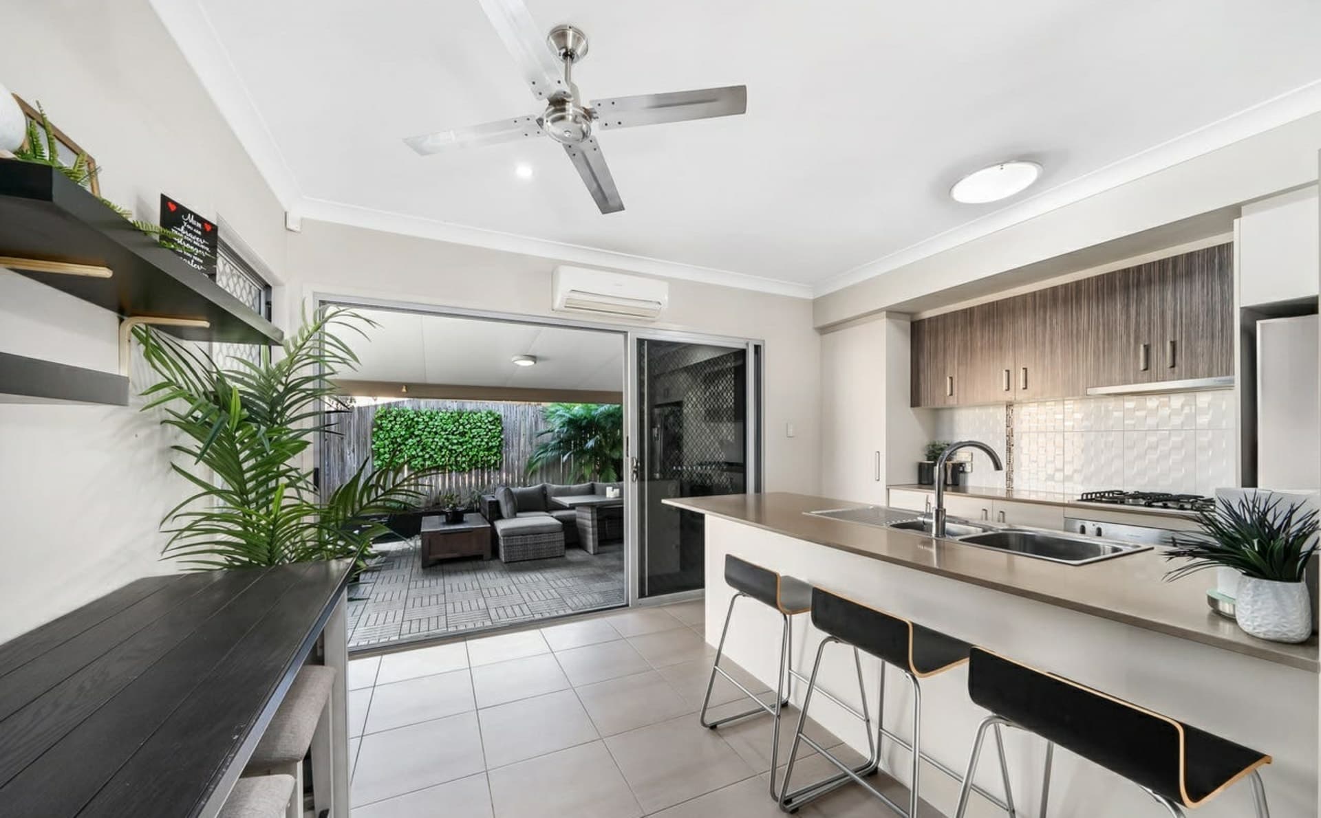 24 Lisa Crescent Coomera QLD, Coomera - Thumbnail 4
