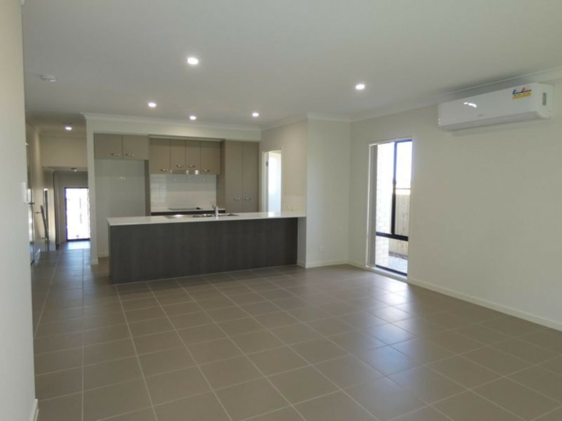 16 Tribeca Circuit Coomera QLD, Coomera - Thumbnail 4