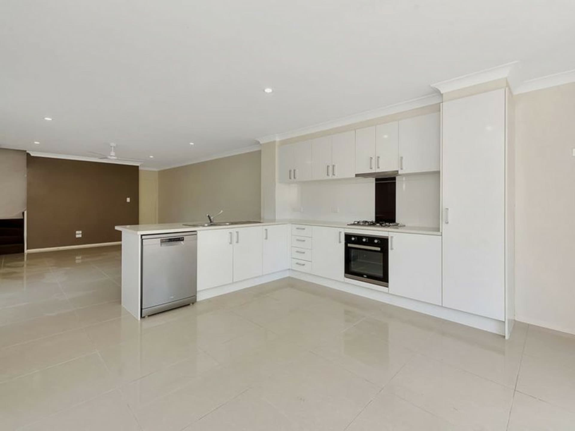 50b Bellagio Crescent Coomera QLD, Coomera - Thumbnail 2