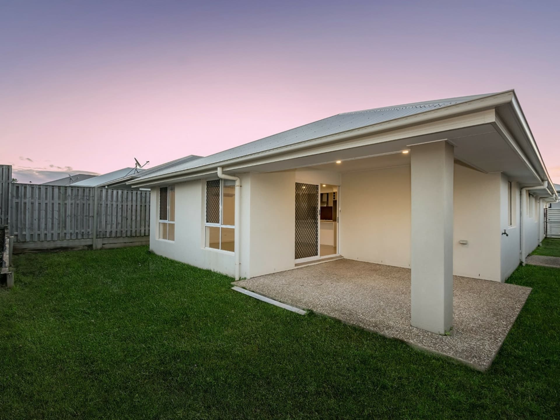 8 Stairway Street Coomera QLD, Coomera - Thumbnail 2