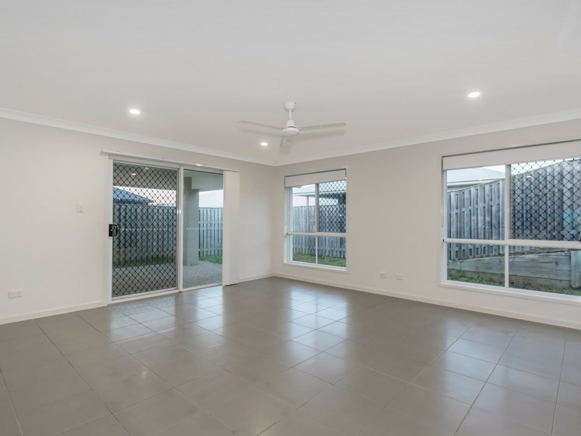 8 Stairway Street Coomera QLD, Coomera - Thumbnail 5