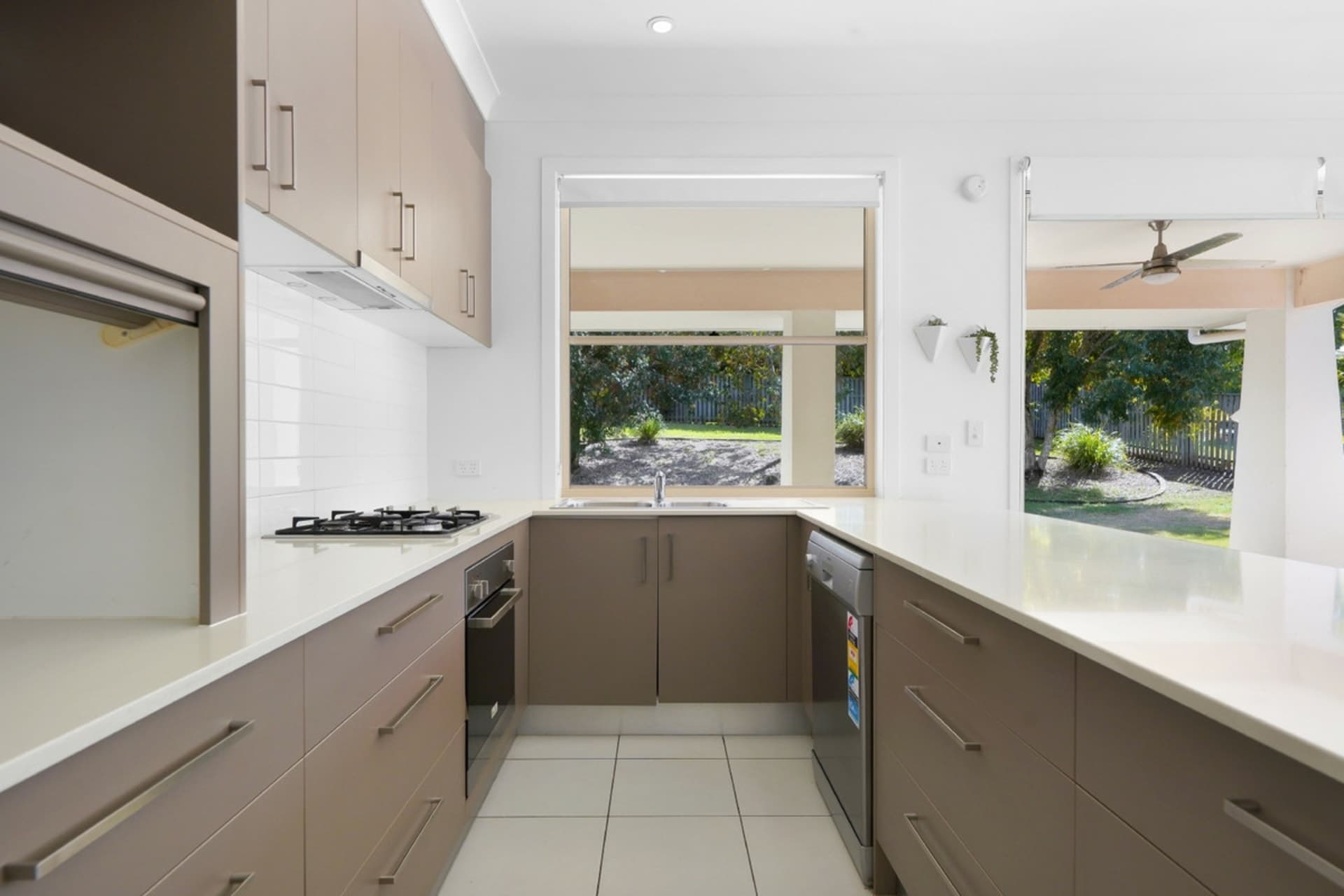 10 Benecia Avenue Coomera Waters QLD, Coomera - Thumbnail 4