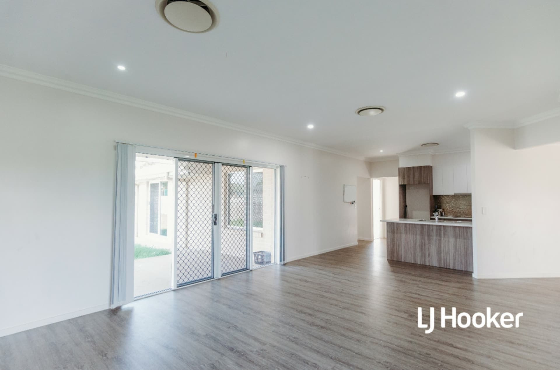 49 Bisdee Street Coral Cove QLD, Coral Cove - Thumbnail 2