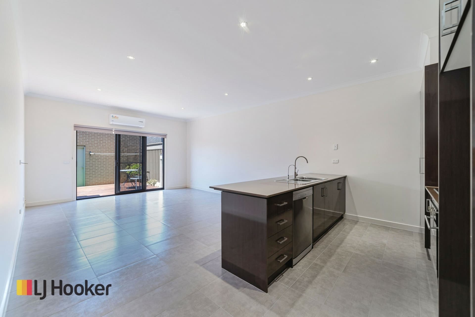 63 Clarendon Avenue Craigieburn VIC, Craigieburn - Thumbnail 4