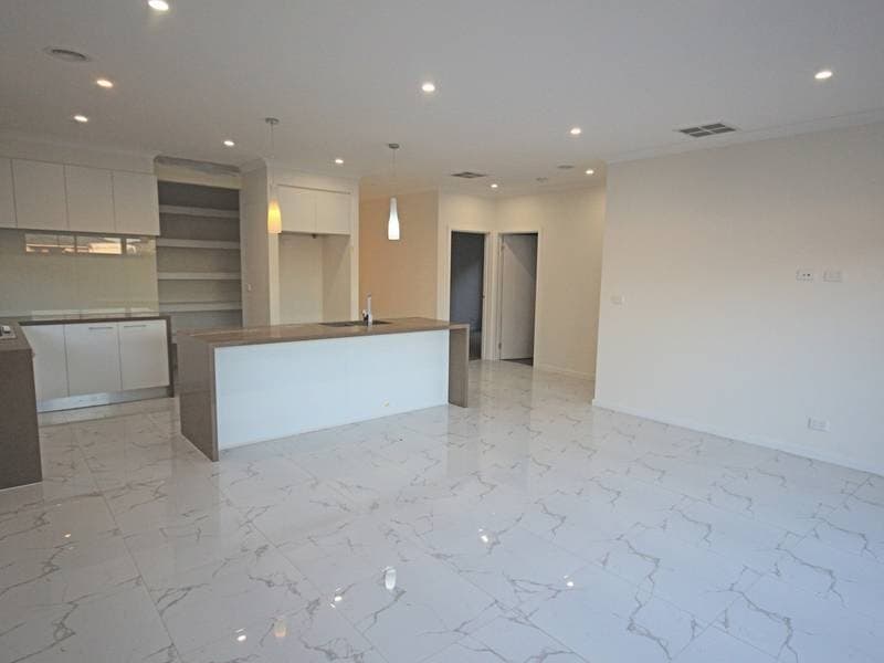 6 Tarrion Rise Craigieburn VIC, Craigieburn - Thumbnail 3