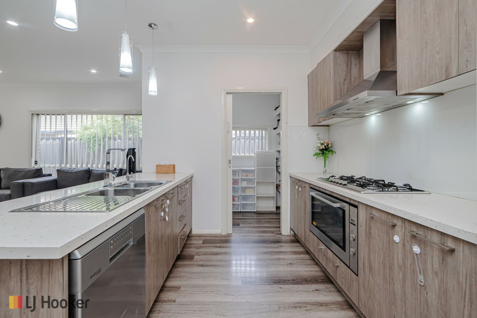 4 Dacite Way Craigieburn VIC, Craigieburn - Thumbnail 4