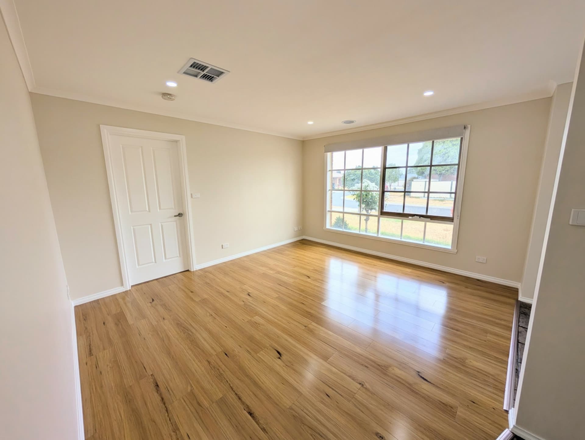19 Pembroke Crescent Craigieburn VIC, Craigieburn - Thumbnail 4
