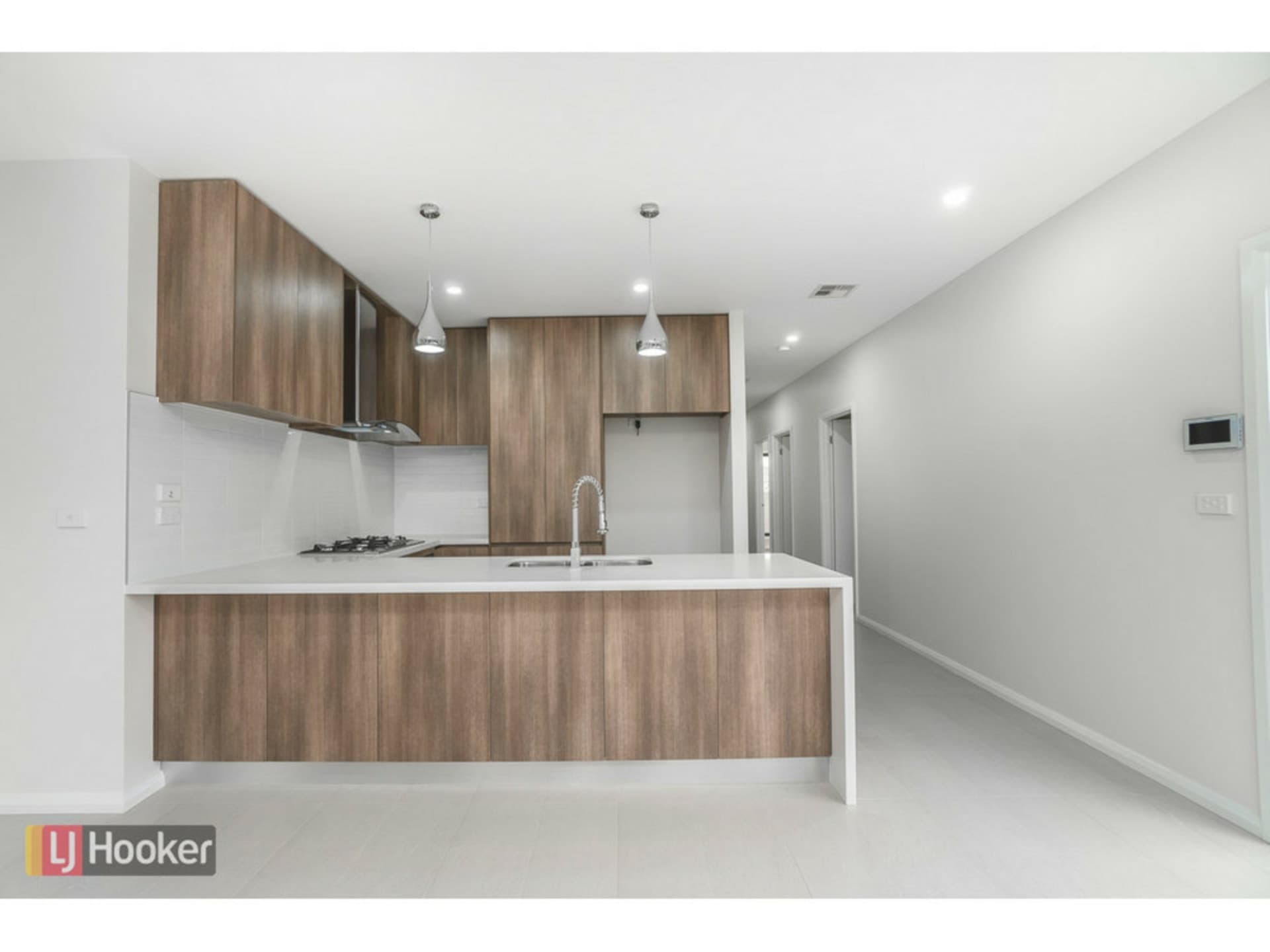 76 Gallantry Avenue Craigieburn VIC, Craigieburn - Thumbnail 2