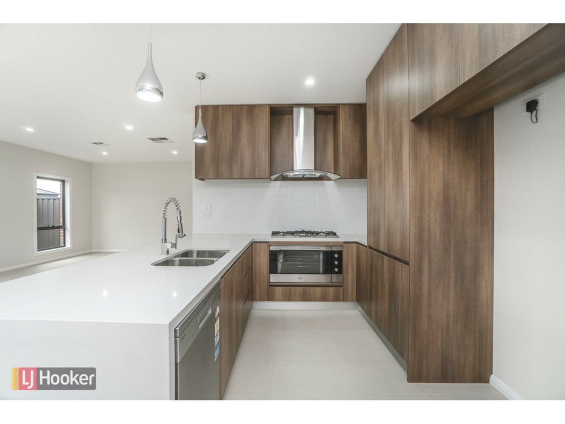 76 Gallantry Avenue Craigieburn VIC, Craigieburn - Thumbnail 3