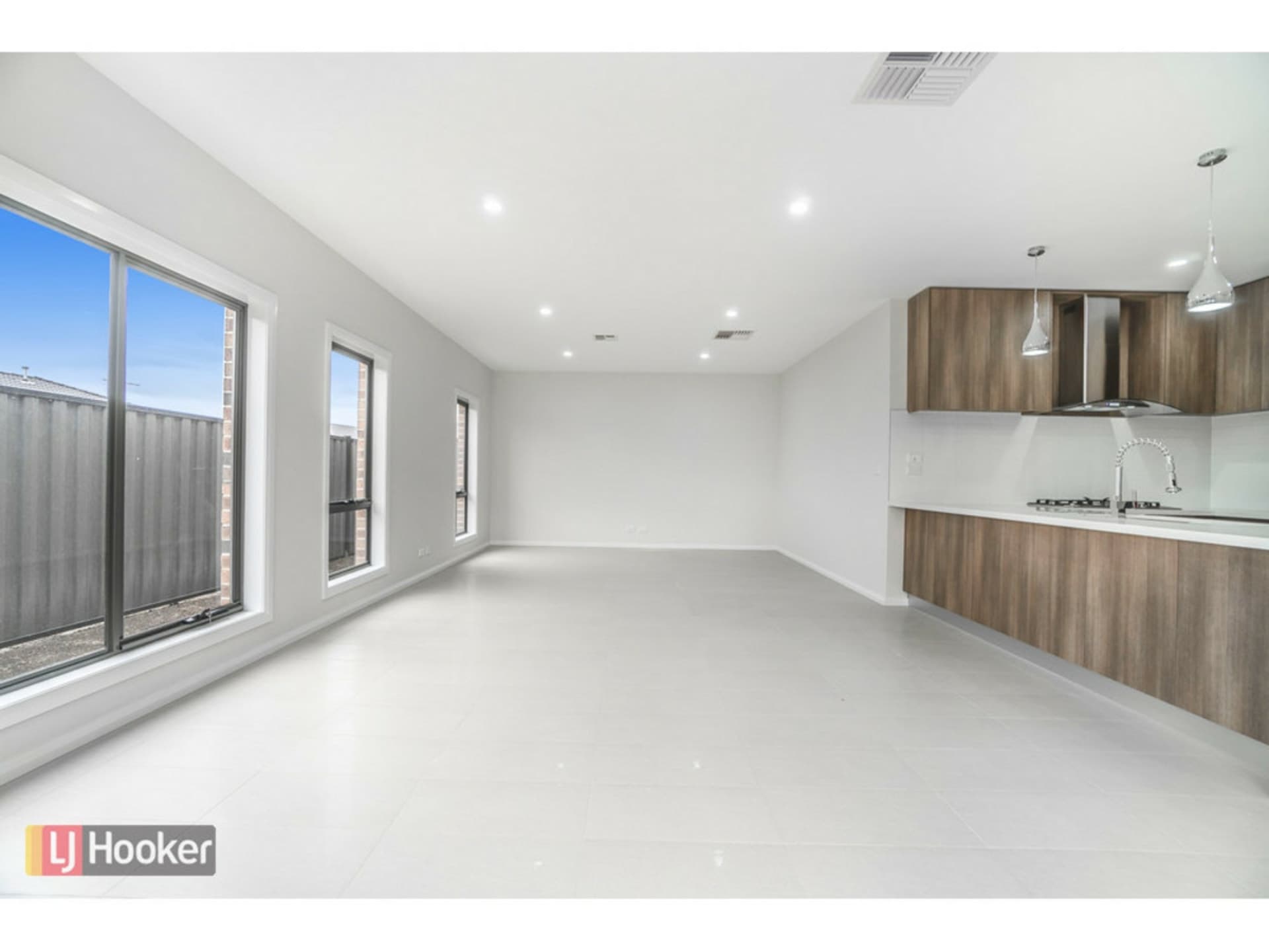 76 Gallantry Avenue Craigieburn VIC, Craigieburn - Thumbnail 4