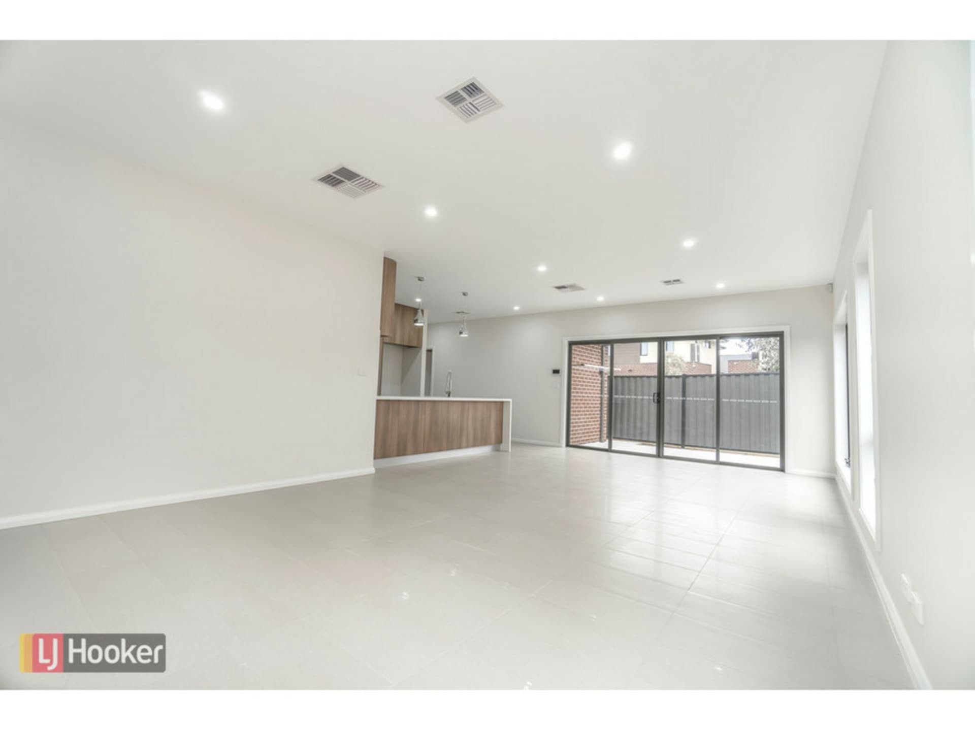 76 Gallantry Avenue Craigieburn VIC, Craigieburn - Thumbnail 5