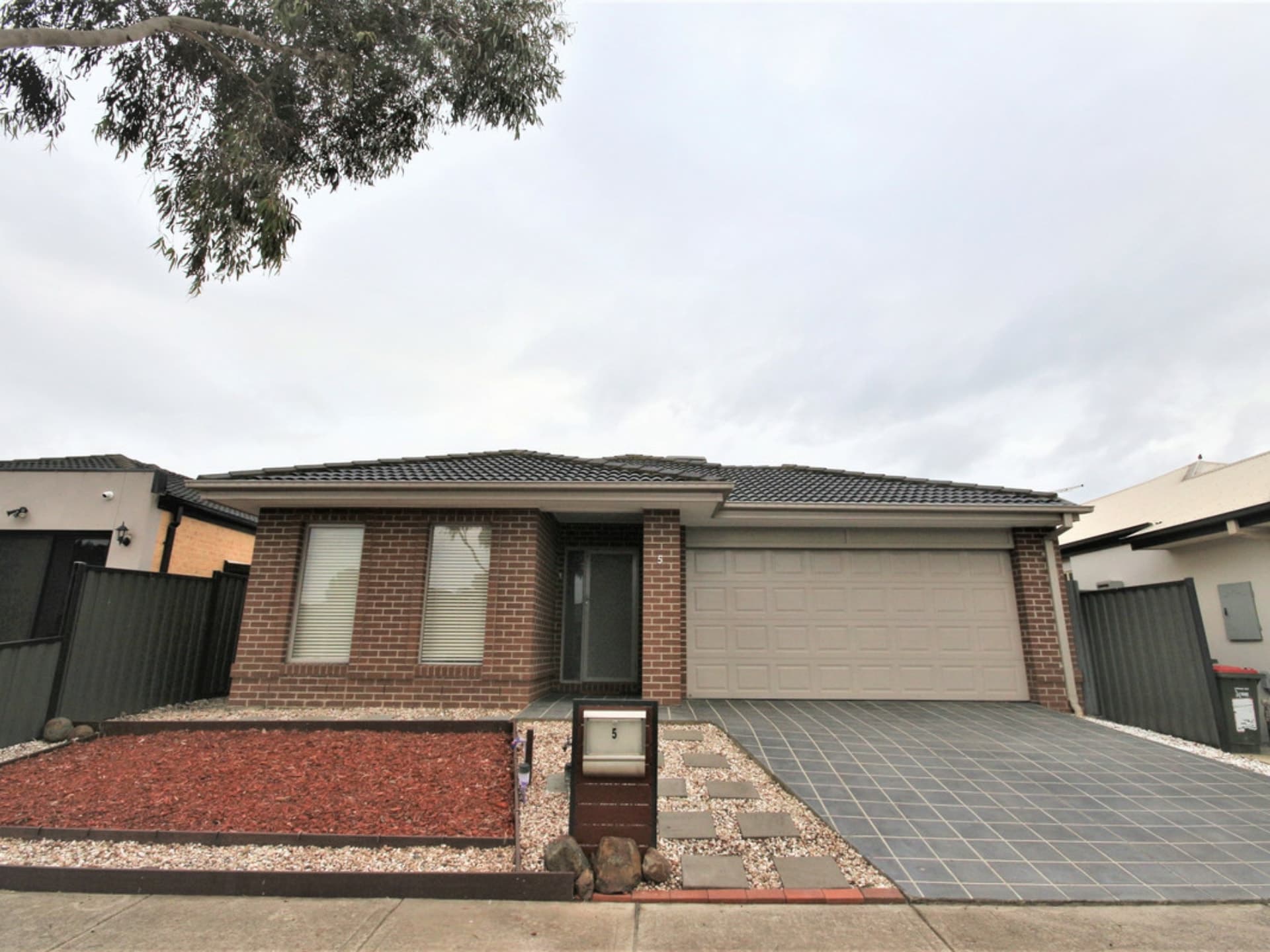 5 Viewside Crescent Craigieburn VIC, Craigieburn - Image 1