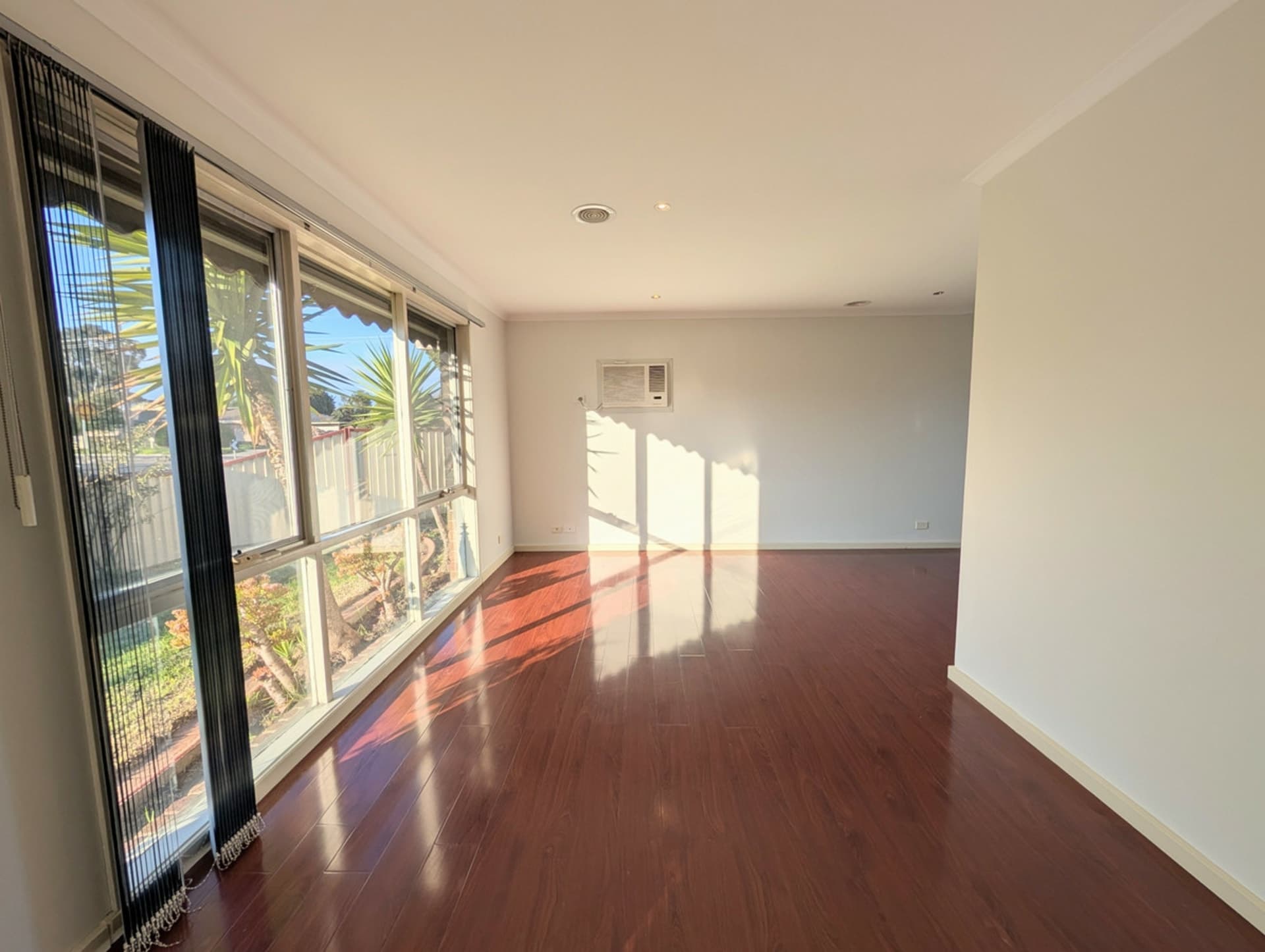 1 Yarcombe Crescent Craigieburn VIC, Craigieburn - Thumbnail 4