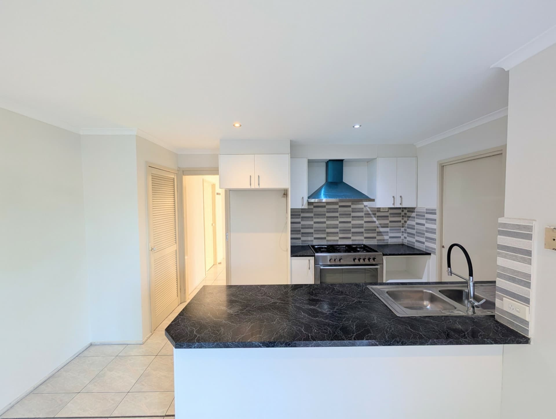 1 Yarcombe Crescent Craigieburn VIC, Craigieburn - Thumbnail 5