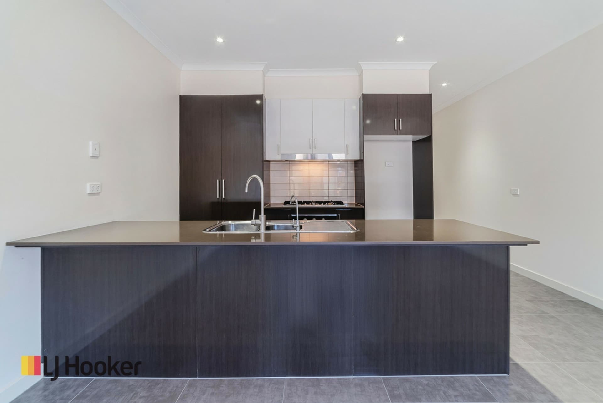 63 Clarendon Avenue Craigieburn VIC, Craigieburn - Thumbnail 3