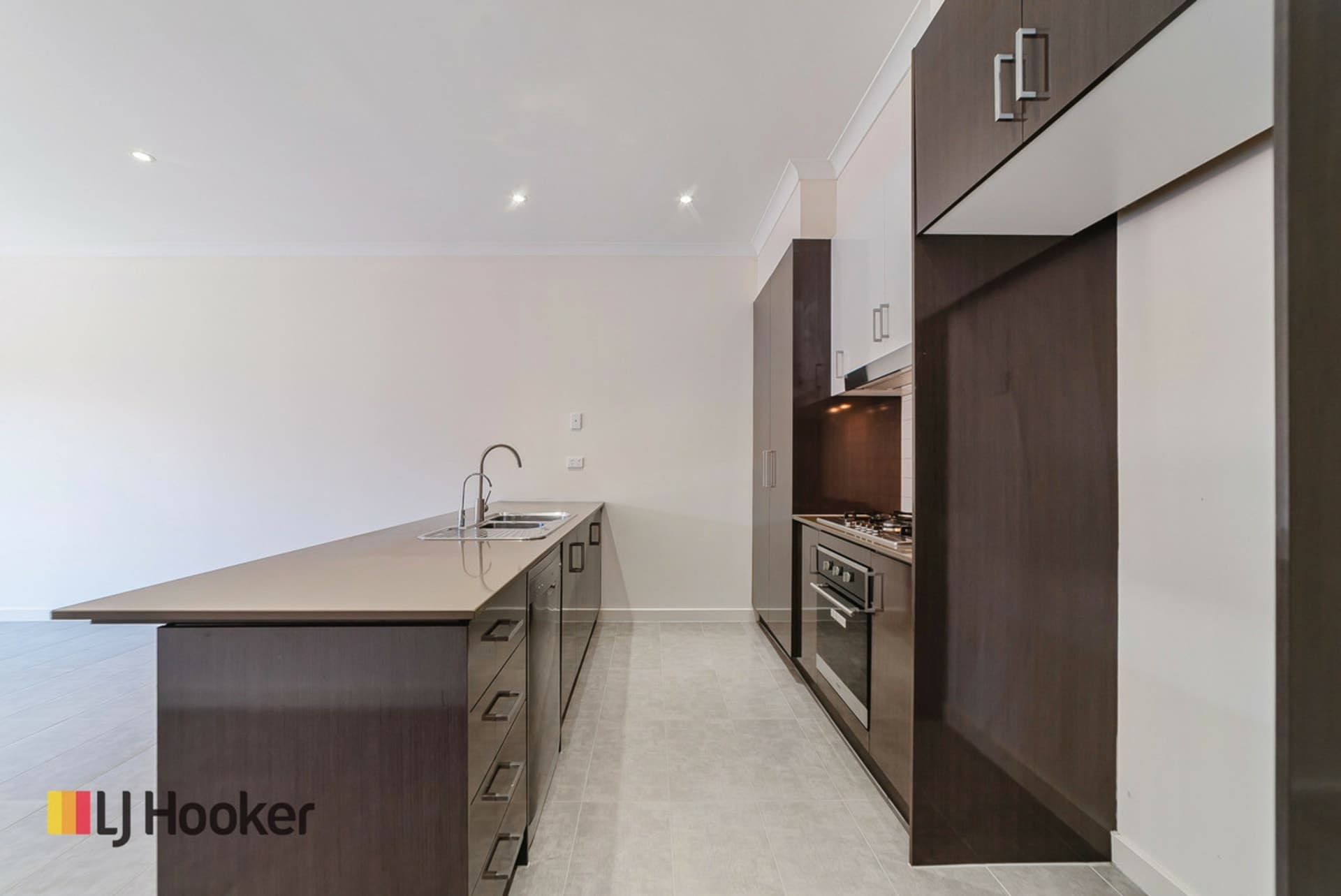 63 Clarendon Avenue Craigieburn VIC, Craigieburn - Thumbnail 4