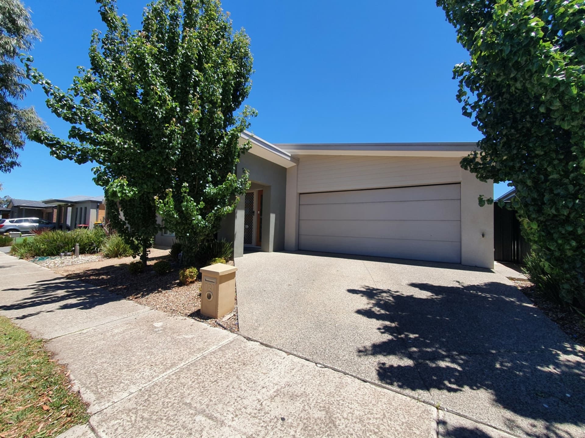 121 Moor Park Drive Craigieburn VIC, Craigieburn - Image 1