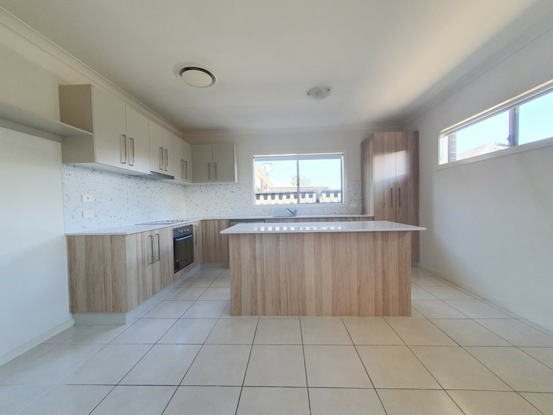 121 Moor Park Drive Craigieburn VIC, Craigieburn - Thumbnail 3