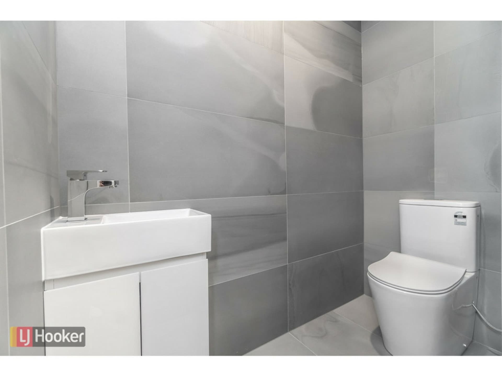 71 Debonair Parade Craigieburn VIC, Craigieburn - Image 1