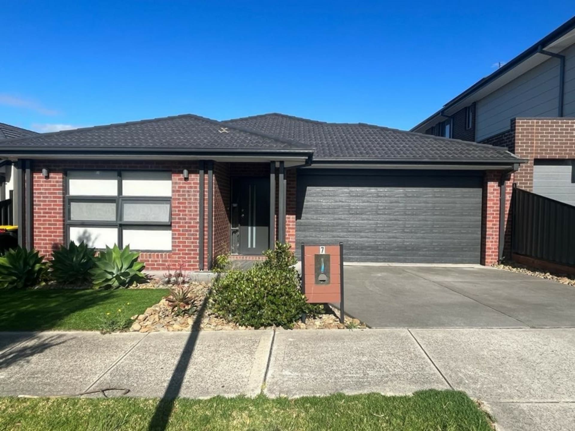 7 Valmont Street Craigieburn VIC, Craigieburn - Image 1