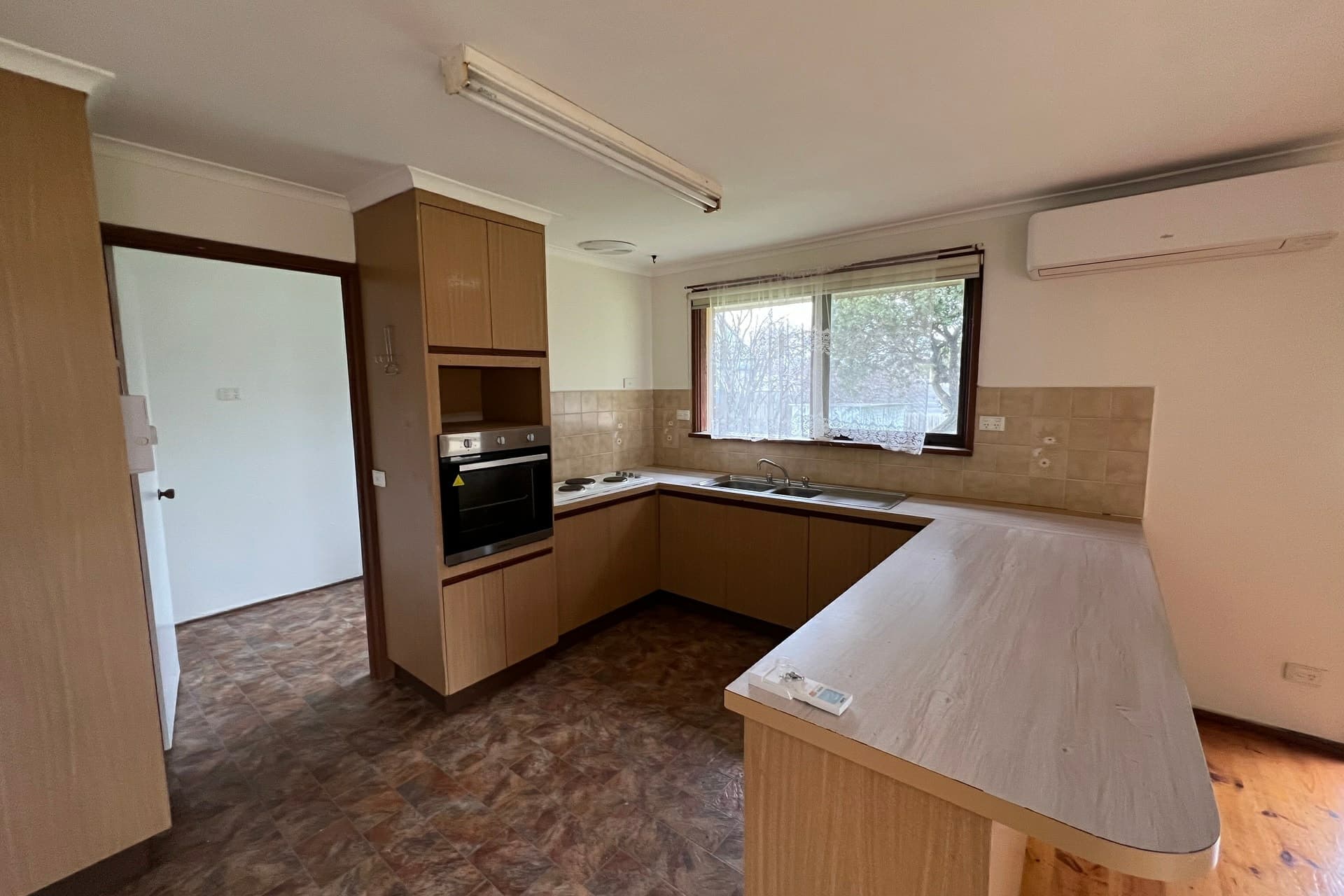 8 Martin Place Cranbourne VIC, Cranbourne - Thumbnail 3