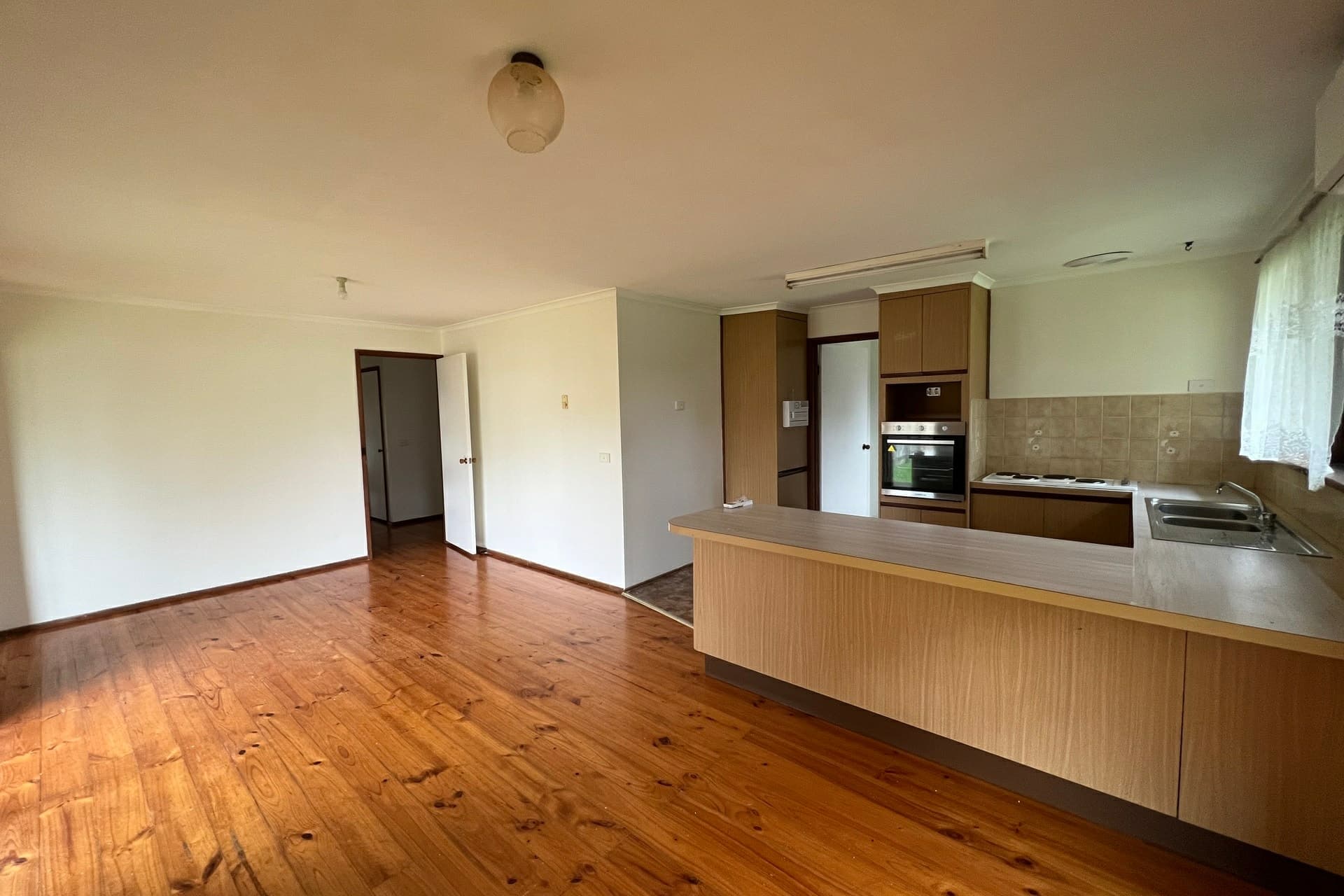 8 Martin Place Cranbourne VIC, Cranbourne - Thumbnail 4