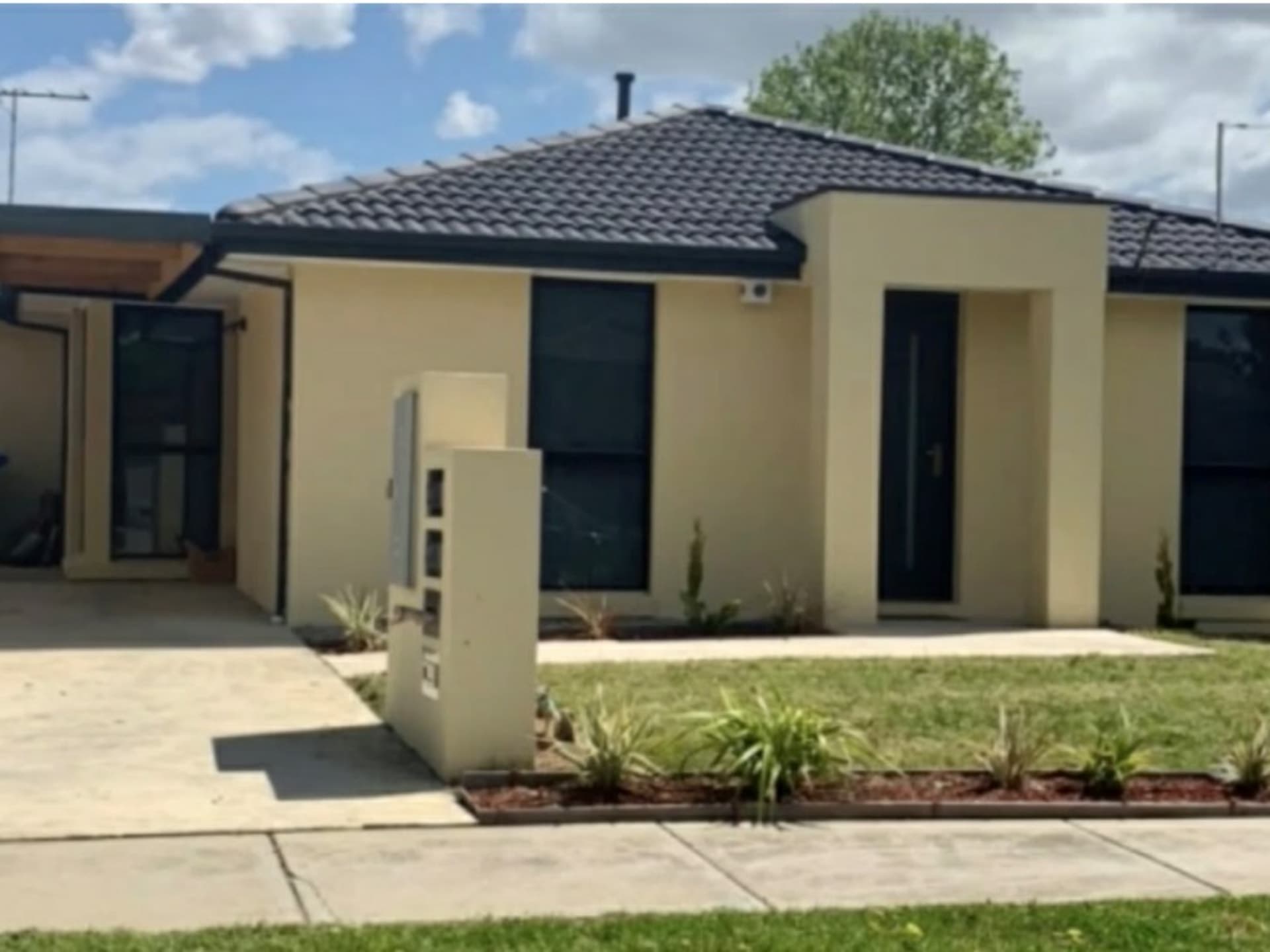 1/15 Ainsleigh Court Cranbourne VIC, Cranbourne - Thumbnail 2