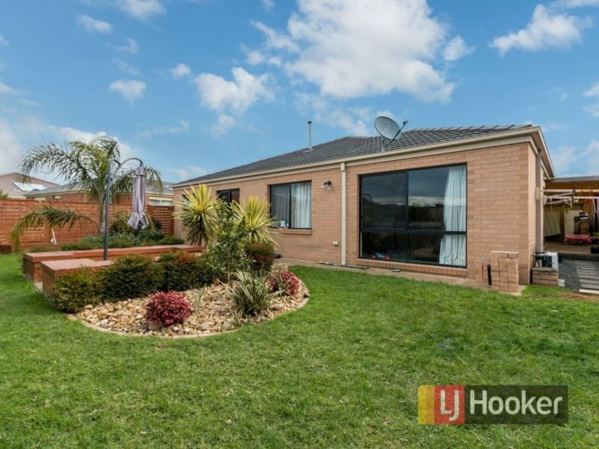 6 Flametree Circuit Cranbourne VIC, Cranbourne - Image 1