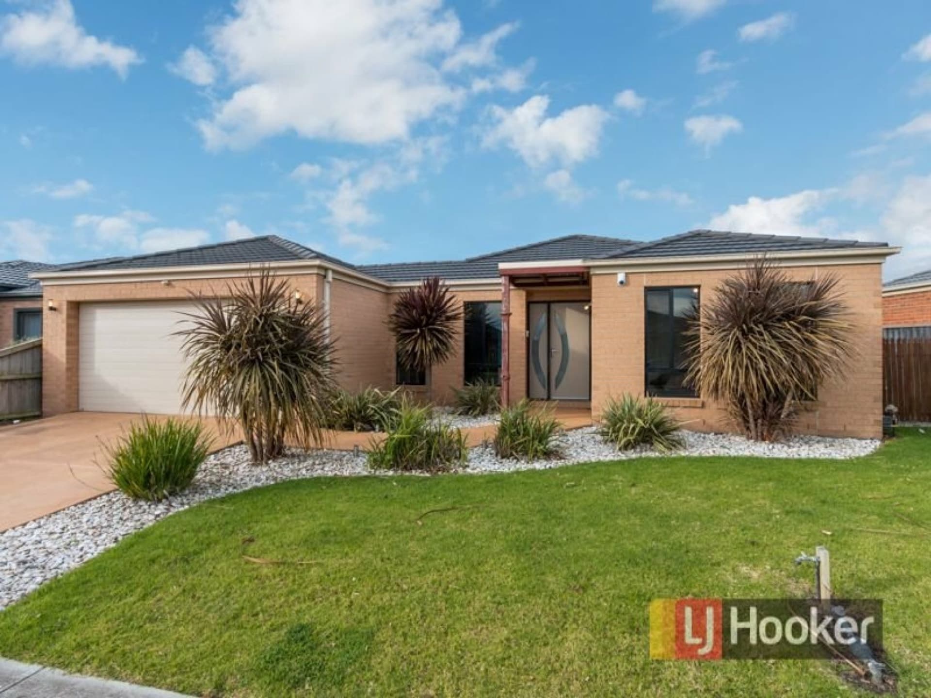 6 Flametree Circuit Cranbourne VIC, Cranbourne - Thumbnail 2
