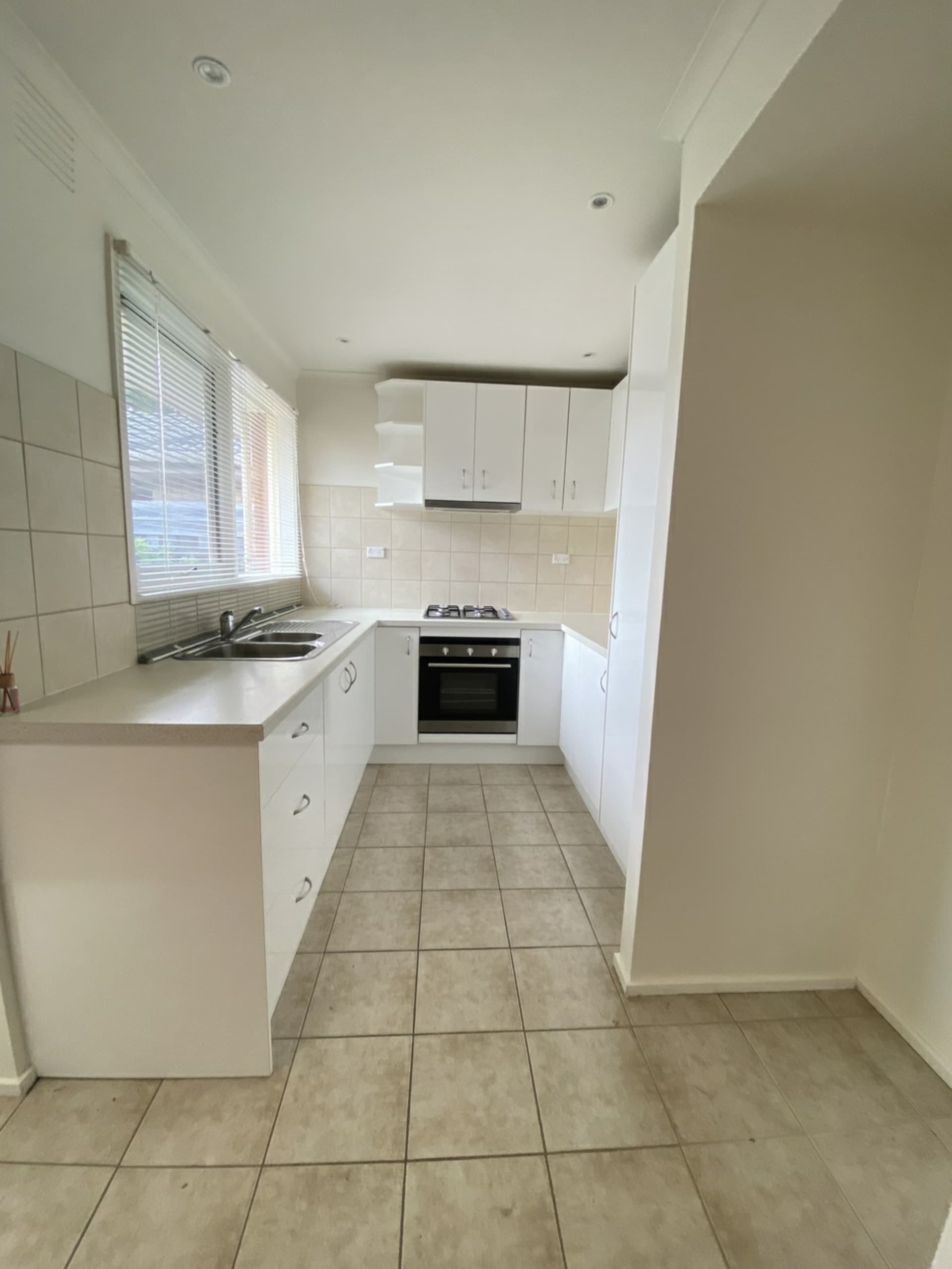 1/23 Clarendon Street Cranbourne VIC, Cranbourne - Thumbnail 4